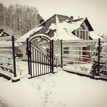 Nibylandia Dom Pod Lasem Nowa Wies Grodziska Exterior photo